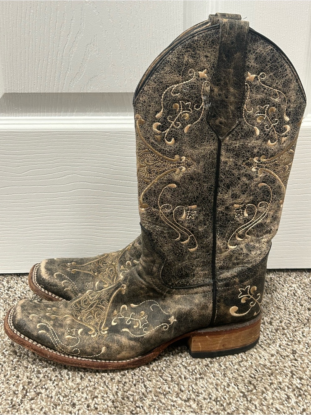 Circle G Women's Embroidered Western Boots, Size 9.5 Leather, Black & Tan